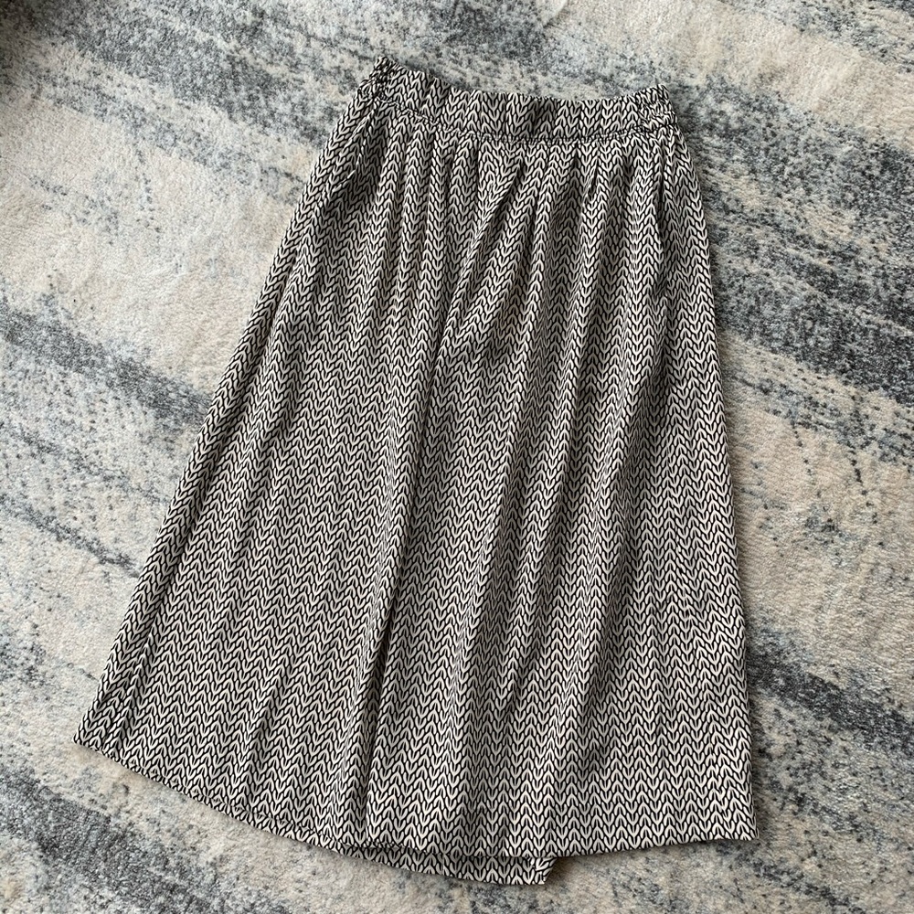 H&M Flowy Pattern Skirt